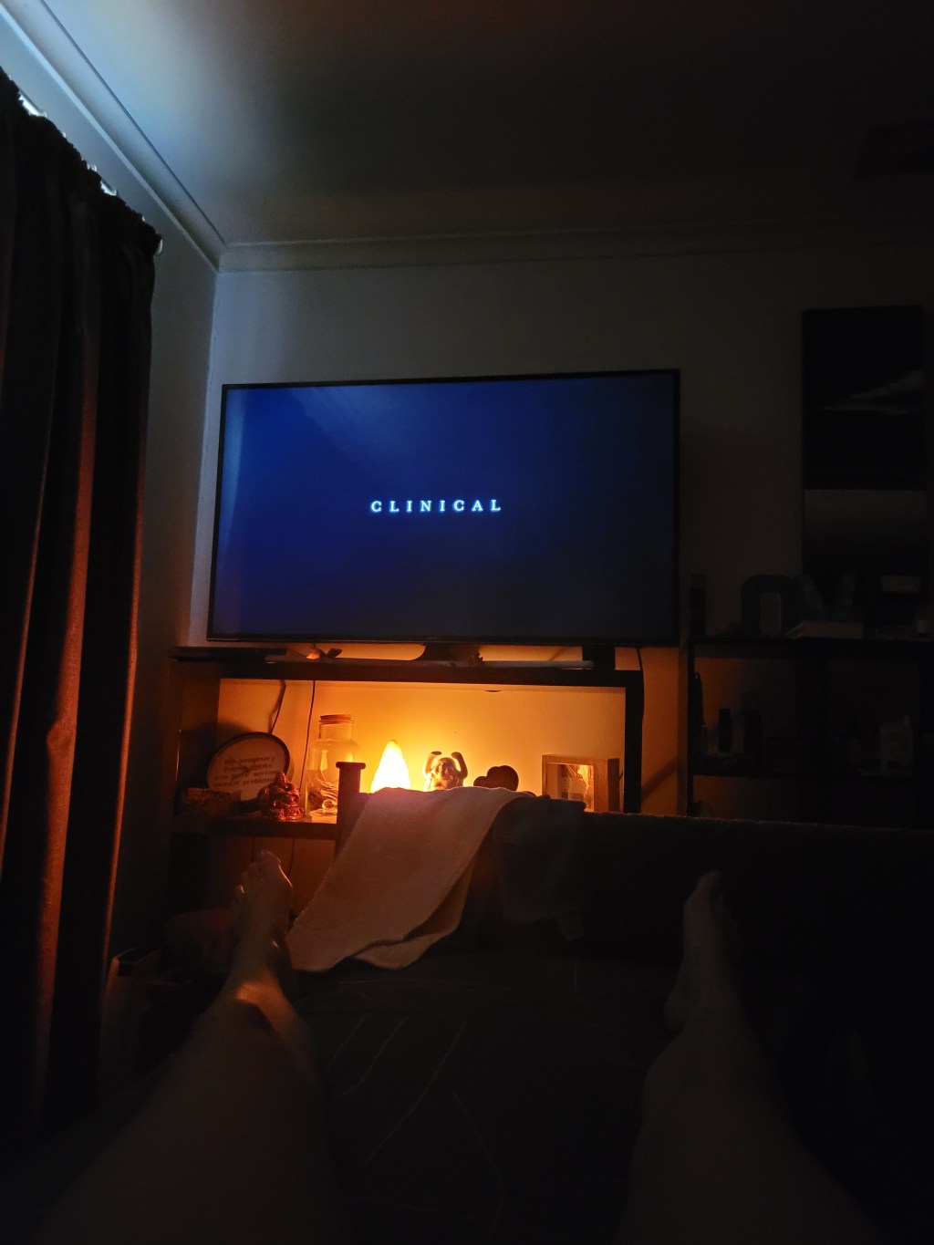 I once saw a scene feom the movie ‘Clinical’ in a doctor’s waiting room.. the first scene is extremely intense&nbsp;😳