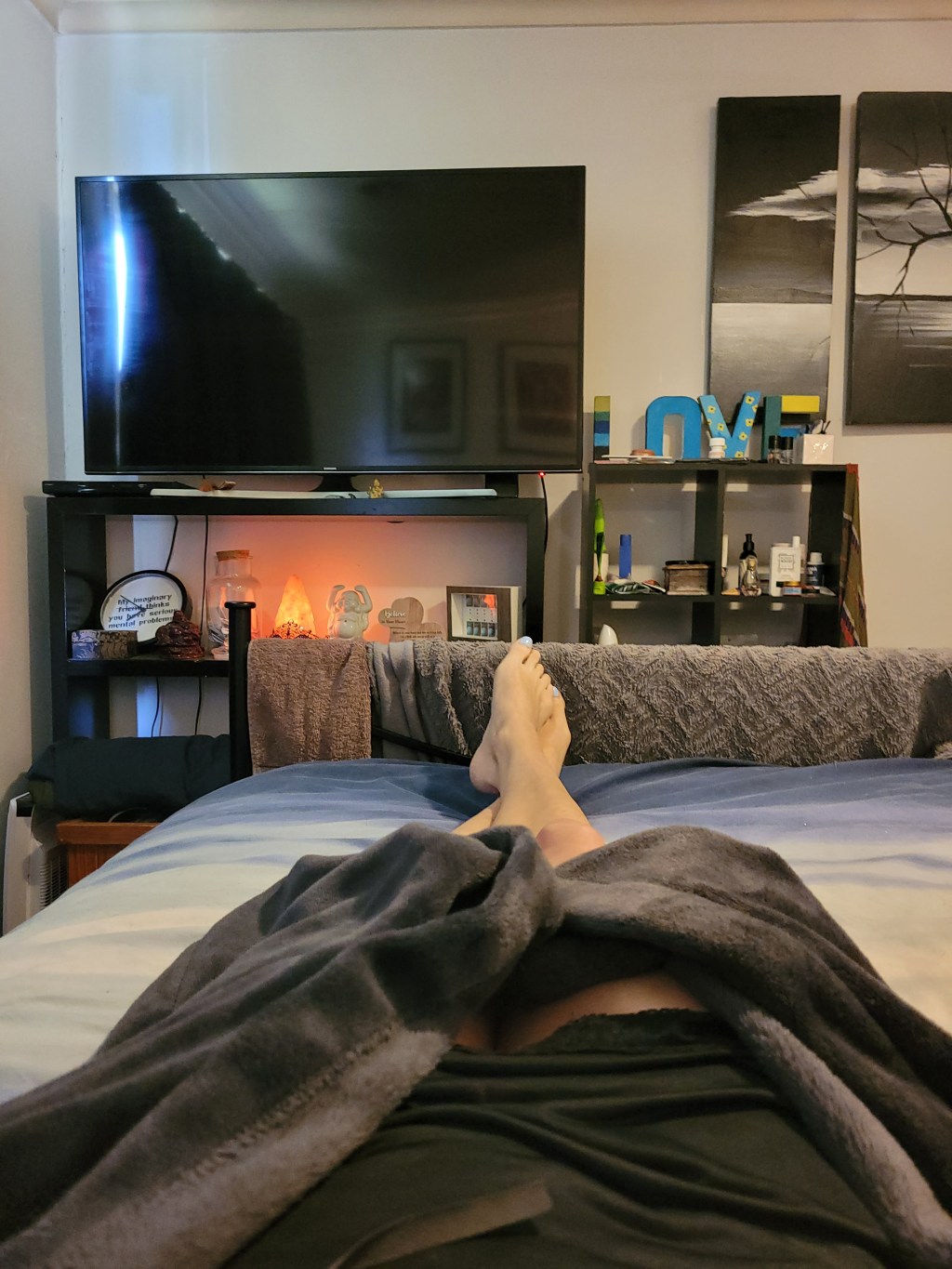 It’s ok to just lie on my bed reading&nbsp;📚