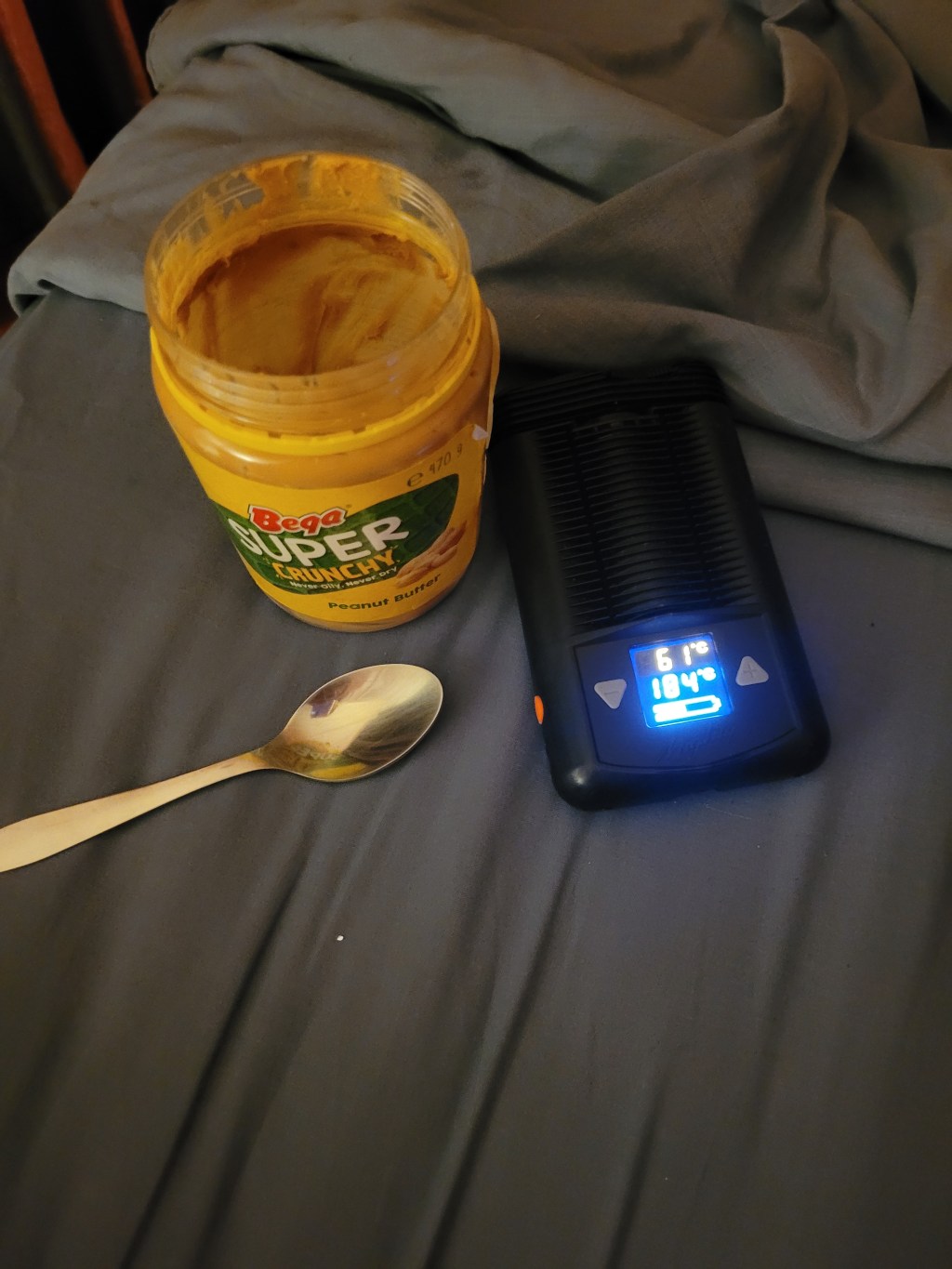 Last vape before break + some peanut butter and a spoon 🥄&nbsp;😋