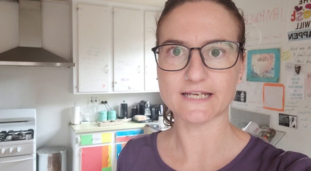 Day 79: 18th March 2022 | Part 2 | Nichele and Pedro helped with fence | I gave them my vape +&nbsp;weed