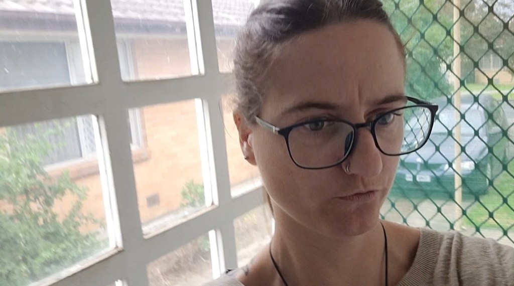 Day 90: 29th March 2022 | Part 2 | I got my tv cord back but needed help to actually connect it&nbsp;🤦‍♀️