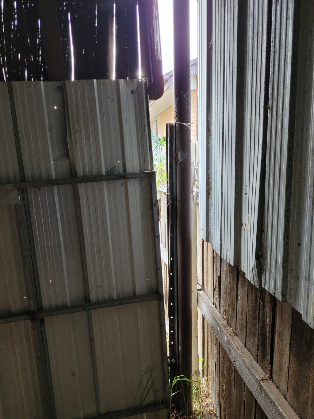 Looks like there was a reason one side of the back gate was never opened&nbsp;😬😒