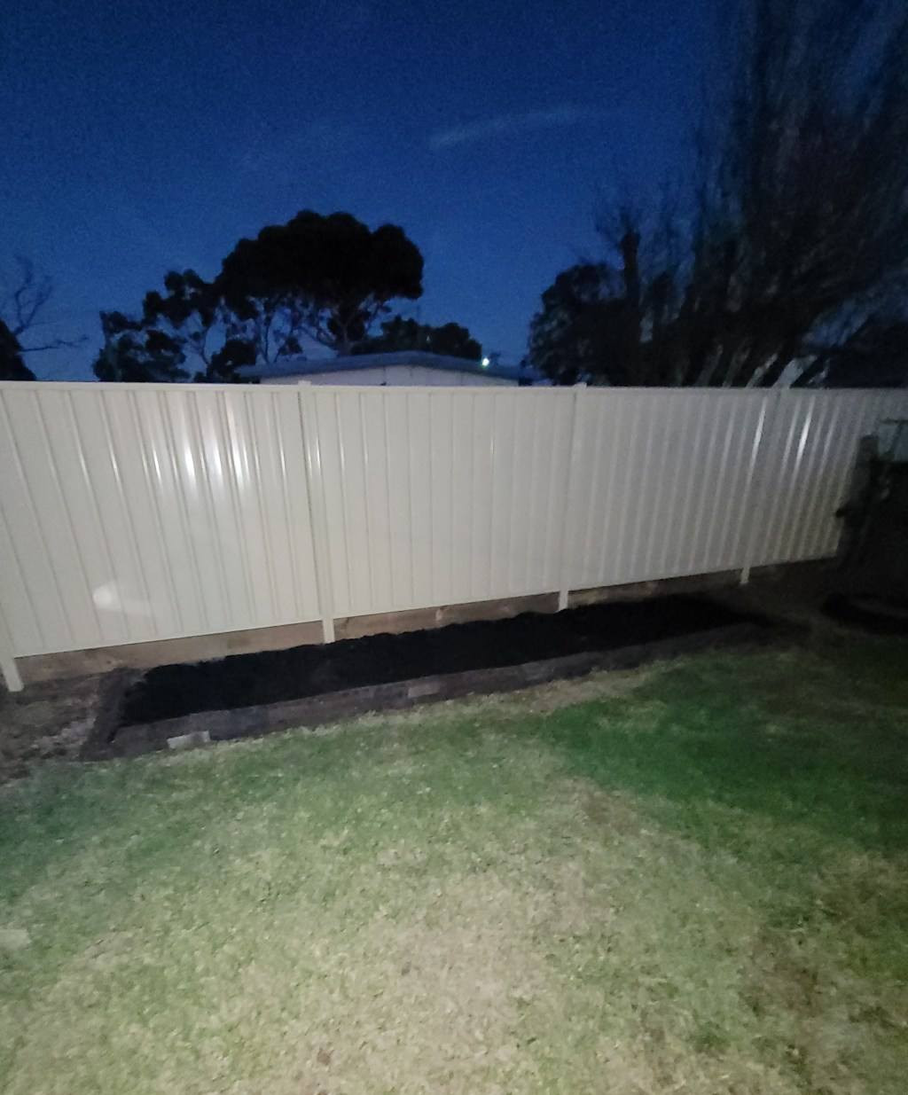 The back gate is fixed and the garden is now ready for planting&nbsp;😁