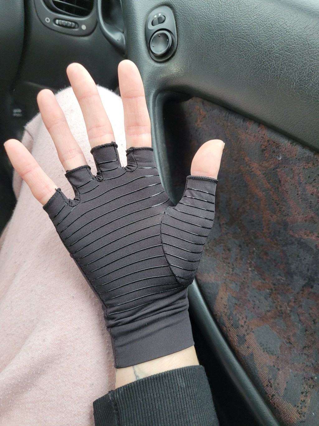My compression gloves have arrived and they fit!!&nbsp;🥳🥳