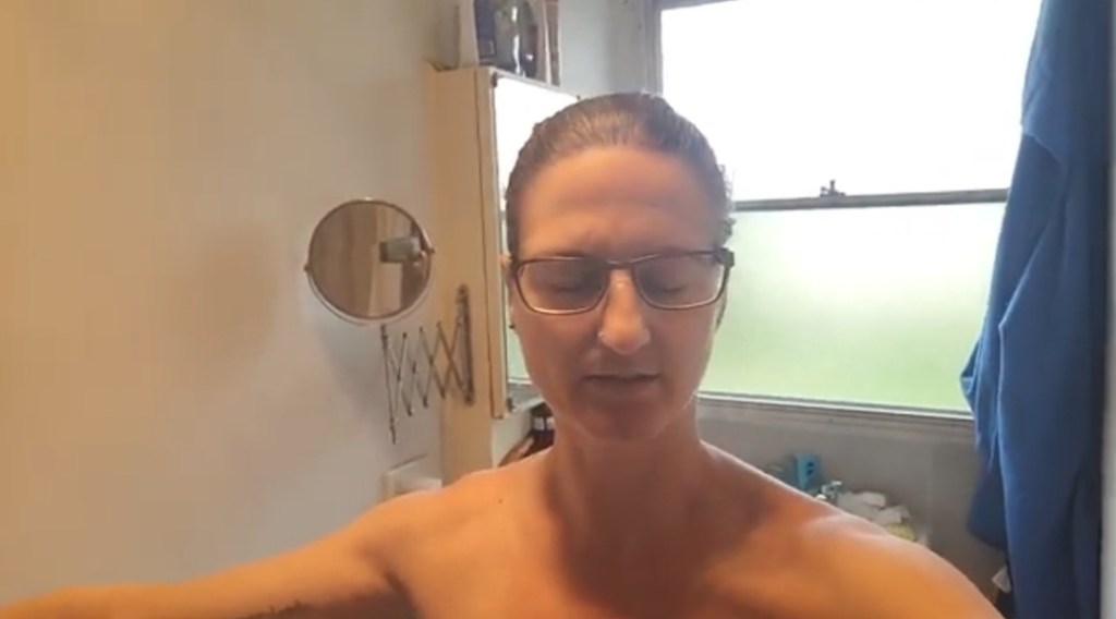 Day 371: 4th January 2023 | About to shower then see a cockroach but it disappeared before I could move it&nbsp;🤨