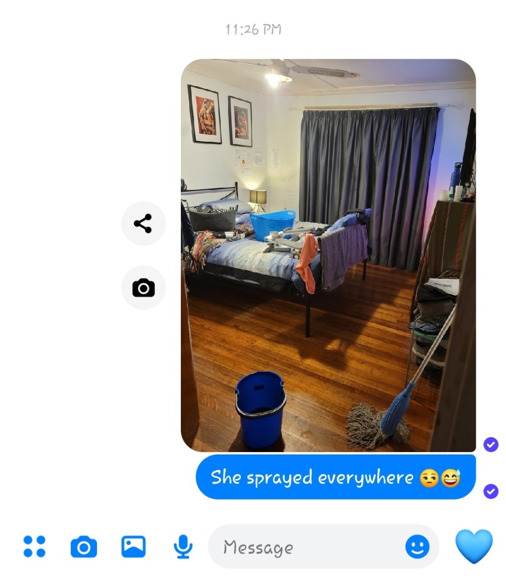 I wasn’t expecting to vacuum and mop my bedroom after after my friend left&nbsp;🙄😣